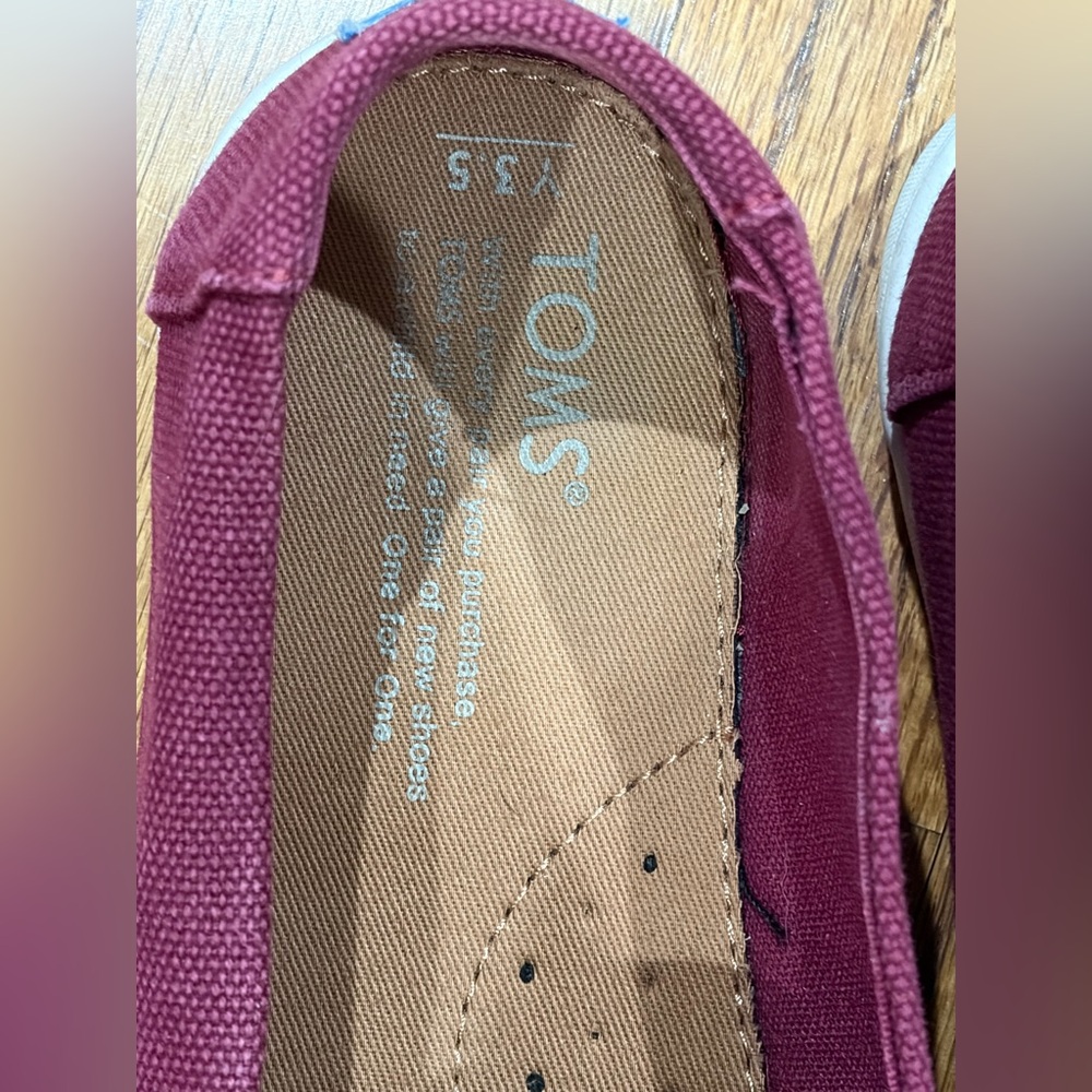 TOMS Classic Kids' Shoes - Picture 5 of 6